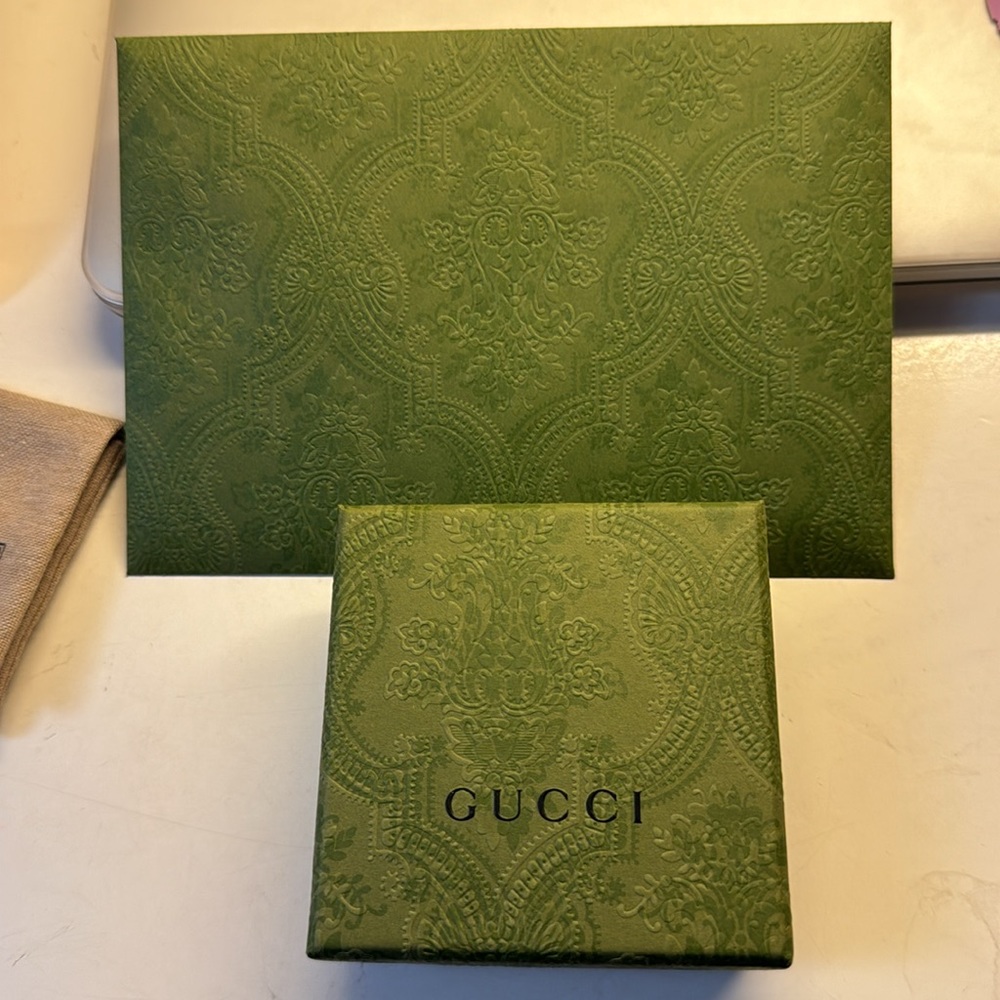 GUCCI GG AND BEE ENGRAVED RING - SIZE 21 FULL SET - Picture 4 of 7